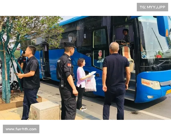 江西小球迷冲进场内拥抱弗雷泽 安保人员人性化处理赢得网友点赞 江西小球迷冲进场内拥抱弗雷泽 安保人员人性化处理赢得网友点赞